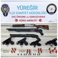 Yufka ekmeklerin arasından tabanca &ccedil;ıktı