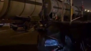 Yük treni, hemzemin geçitte otomobile çarptı; sürücü kaçtı