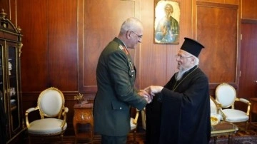 Yunan Genelkurmay Başkanı'ndan kışkırtan hamle! Fener Rum Patriğine skandal hediye
