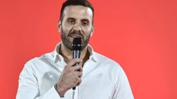 Yunan vekil gazeteci d&ouml;vd&uuml;