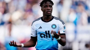 Zaha ABD'de kabusu yaşıyor: Maçın gidişatı kırmızı kartla değişti