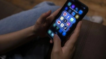 Zaman da psikoloji de sosyal medyada eriyor! Günde 3 saate çıktı: Depresyon, narsisizm...